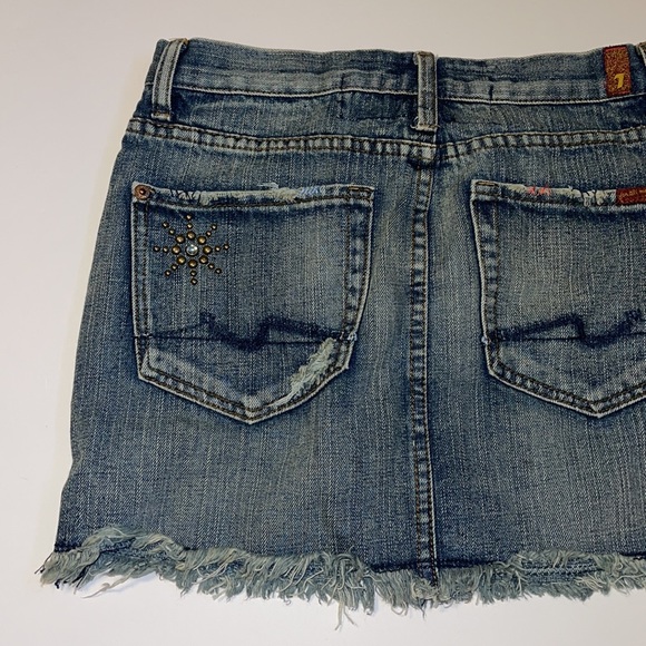 7 for All Mankind “Great China Wall” Distressed Denim Skirt - Women’s Size 28 - Picture 6 of 9